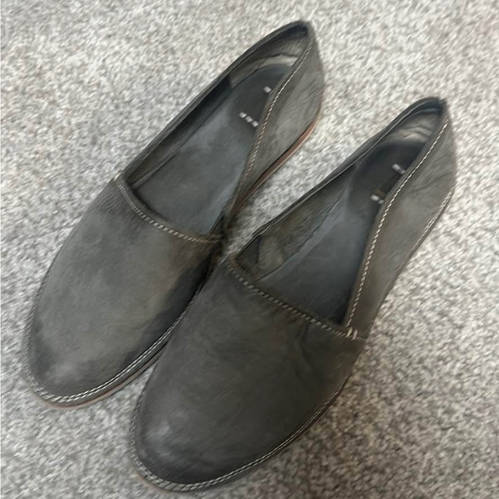 Women’s Frye A Line Slip on, Sz 9. Genuine leather